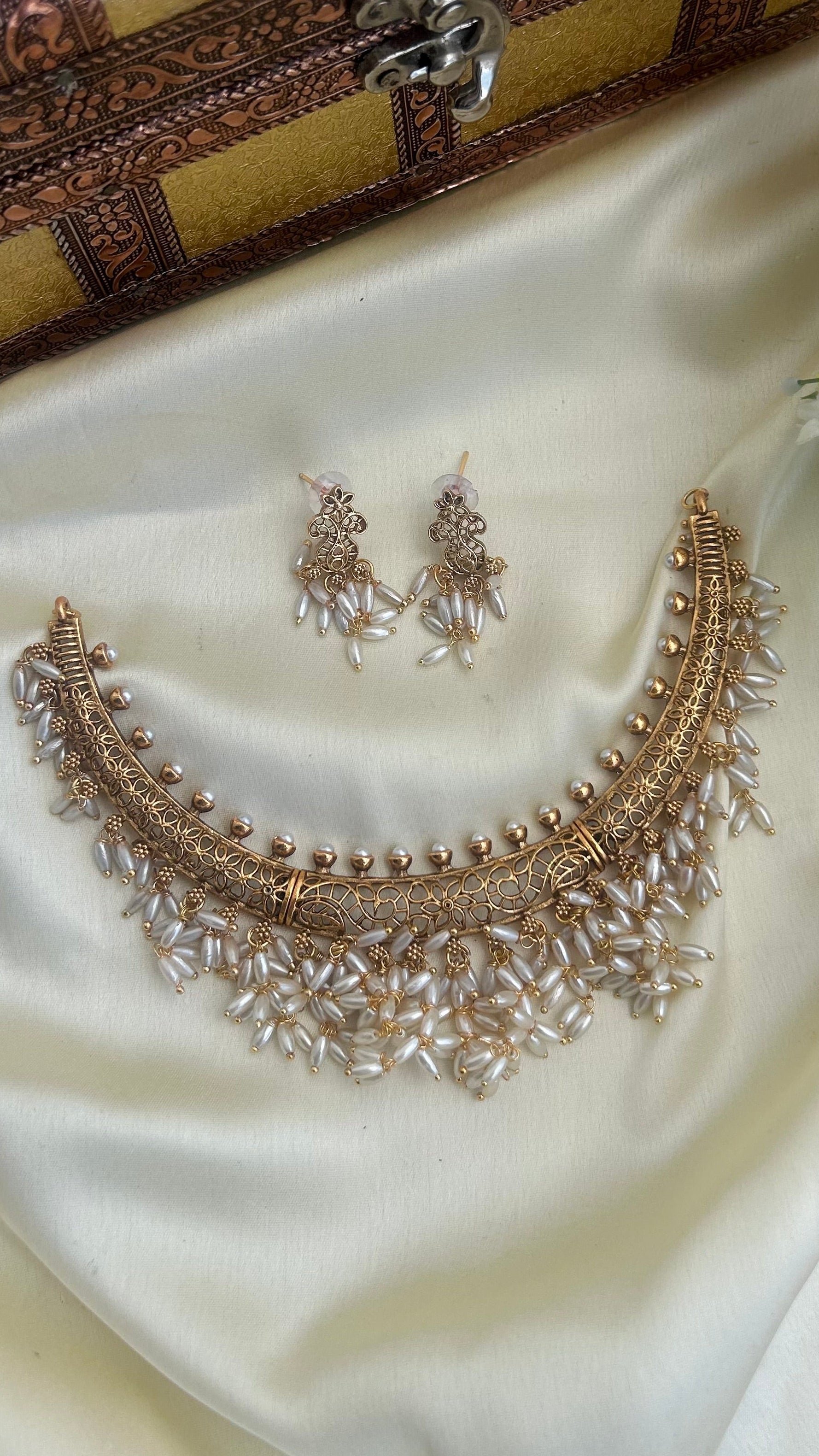 Rice pearl beaded necklace