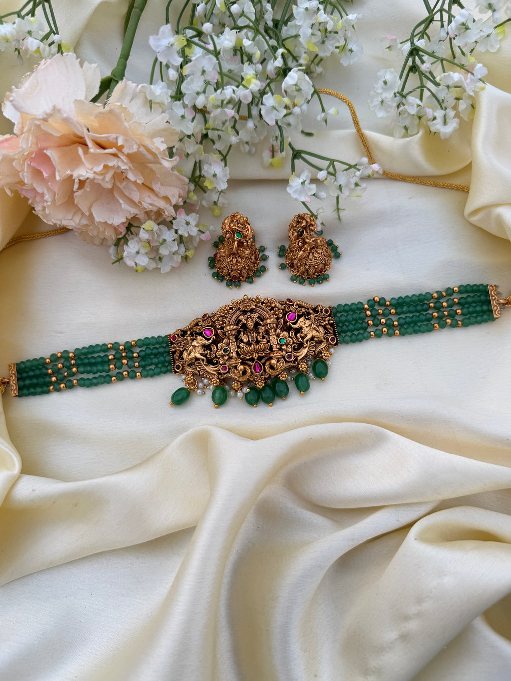 Green beaded choker (EK112)