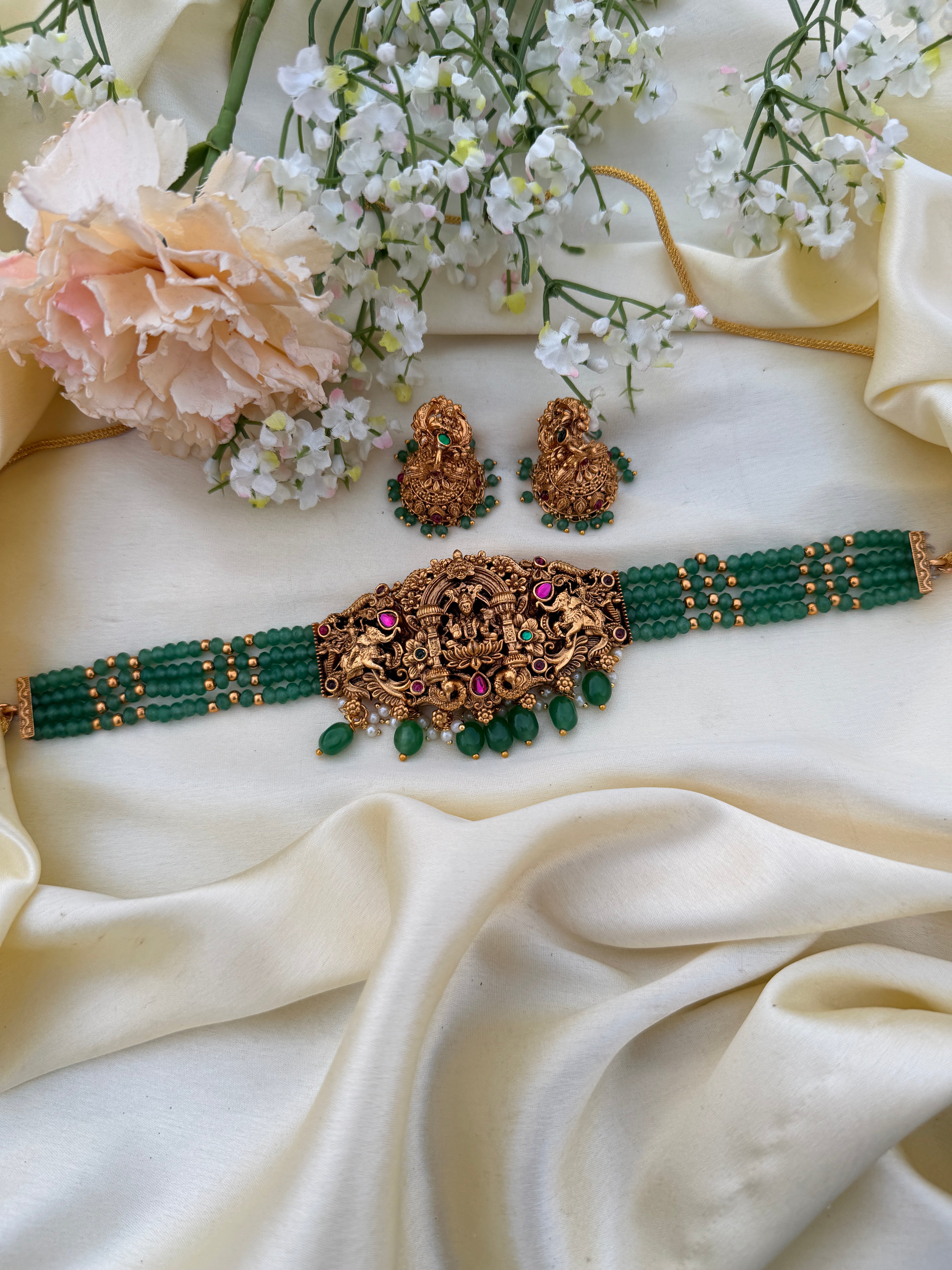 Green beaded choker (EK112)