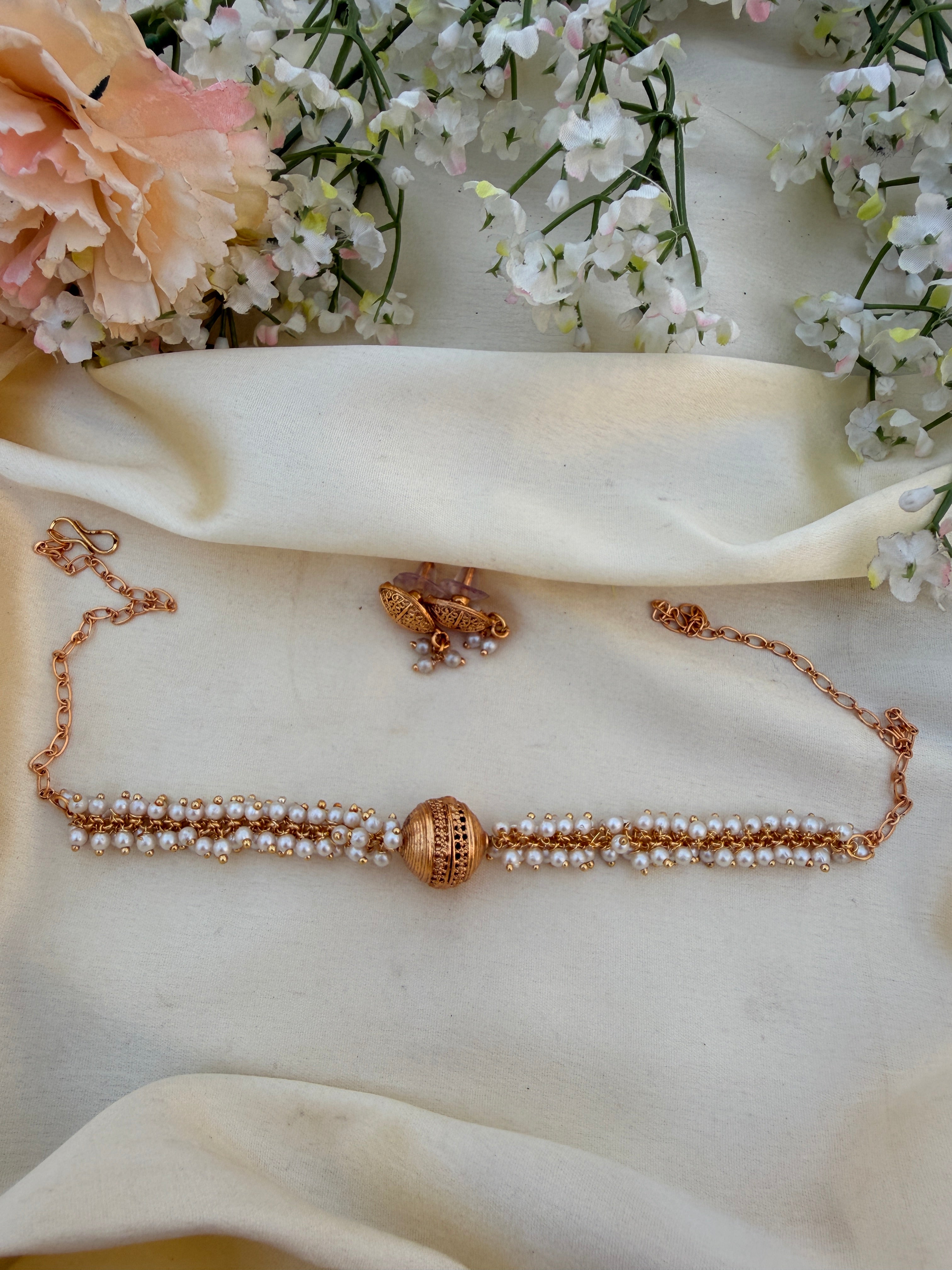 Elegant pearl choker/chain (EK102)