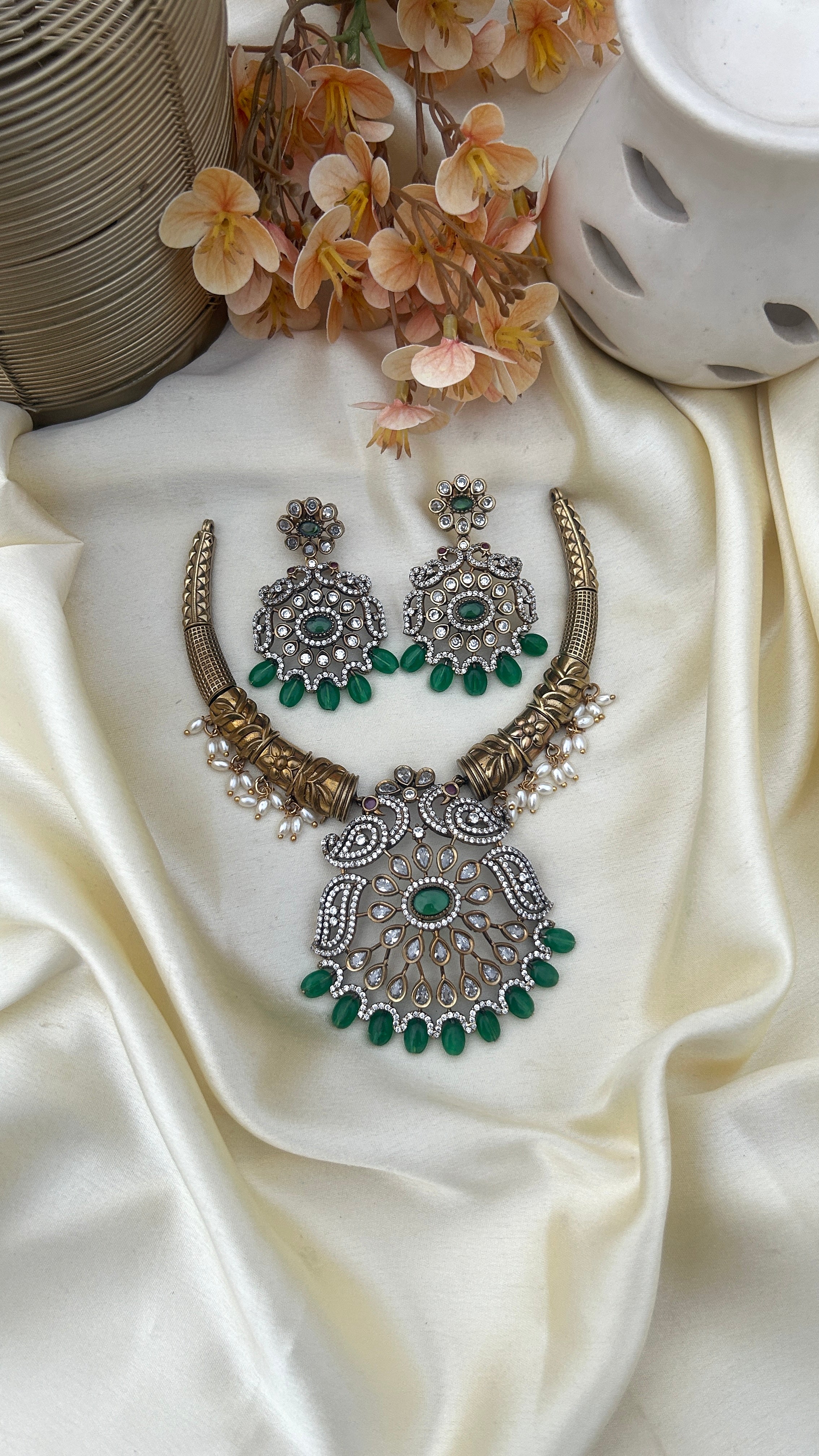 Floral AD necklace (EK081)