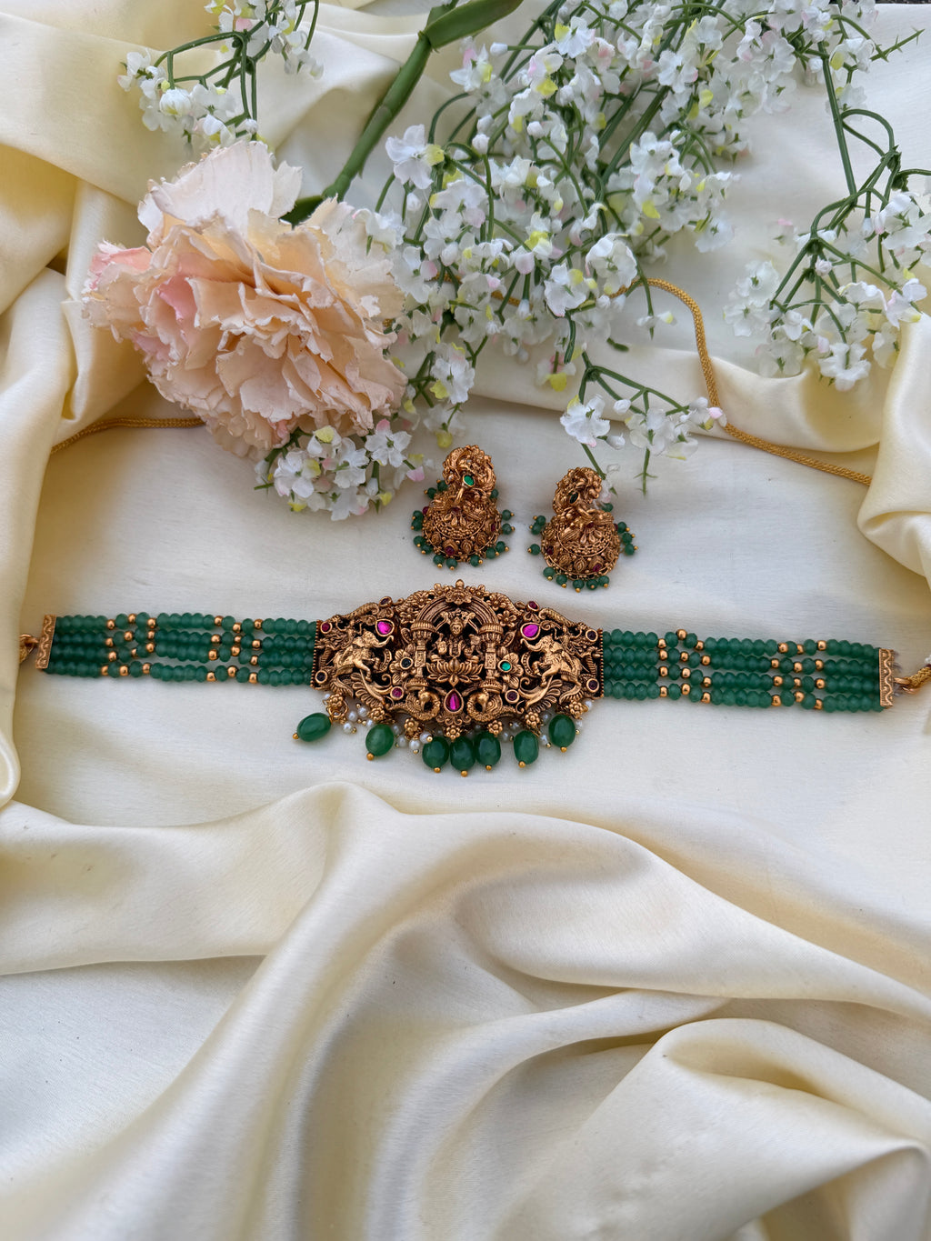Green beaded choker (EK112)